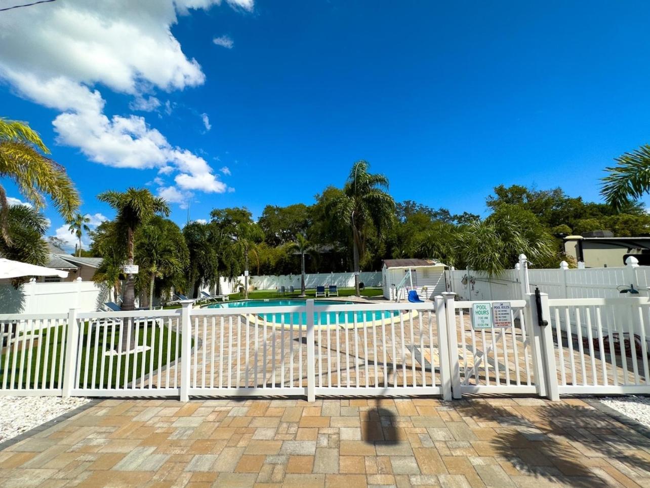 1K Bed Studio Apt With Shared Pool 06 클리어워터 외부 사진