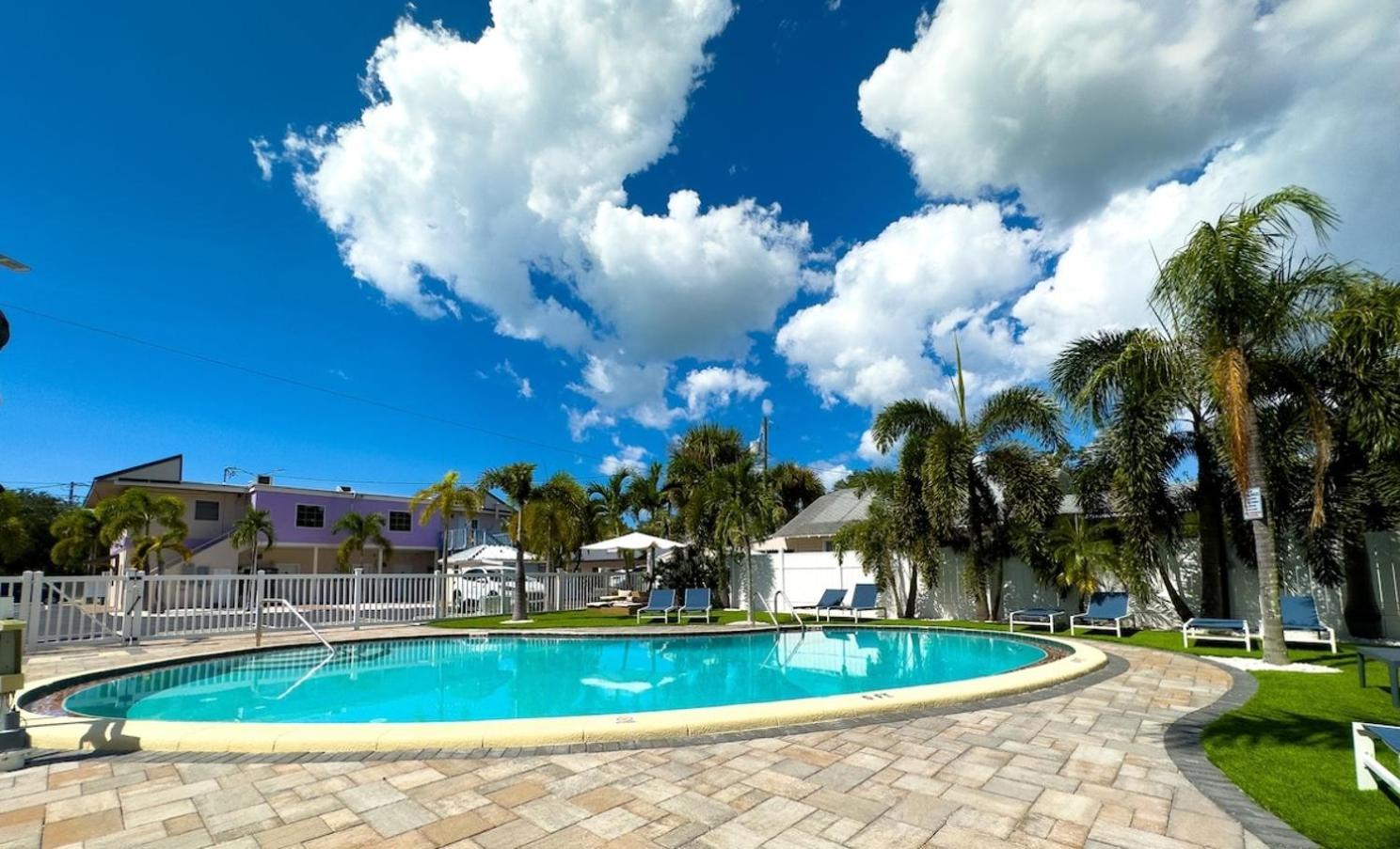 1K Bed Studio Apt With Shared Pool 06 클리어워터 외부 사진